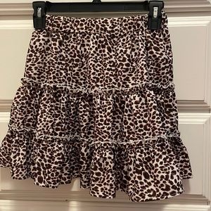 Leopard printed mid/mini skirt